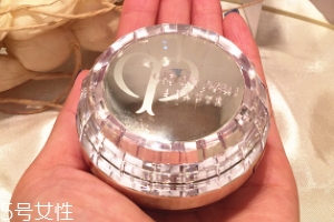 CPB晶致眼霜油不油？水油科學(xué)配比