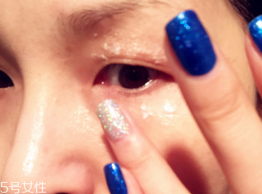CPB晶致眼霜油不油？水油科學(xué)配比