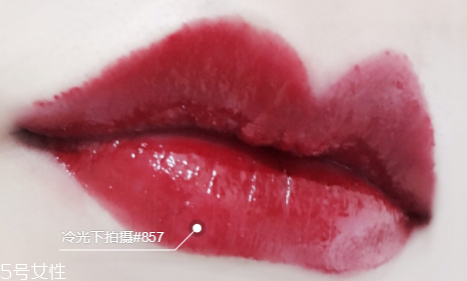 迪奧漆光唇釉哪個(gè)好看？讓妝效更持久