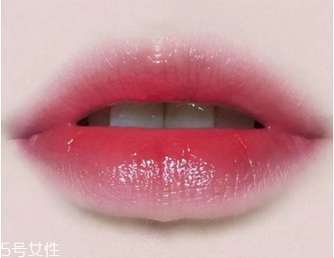 ysl唇釉怎么涂不掉色？唇部保養(yǎng)很重要
