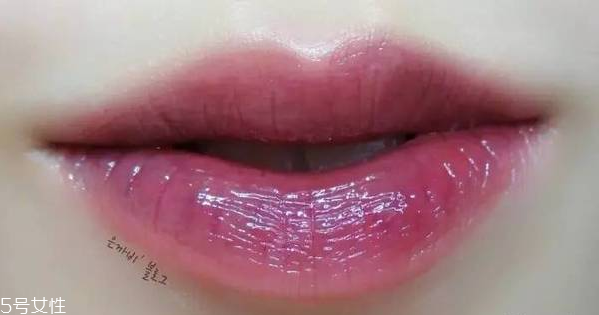 ysl唇釉怎么涂出玻璃唇？打造獨(dú)特唇色