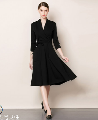 年會(huì)穿什么衣服合適？搶鏡年會(huì)小禮服最佳