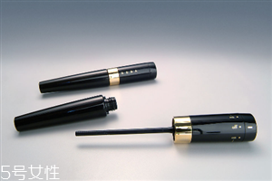 睫毛膏能帶上飛機(jī)嗎？睫毛膏需要單獨(dú)卸妝