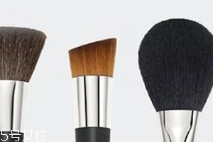 粉底刷可以用吹風(fēng)機(jī)吹干嗎？會炸毛