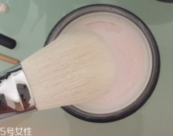 粉底刷可以用吹風(fēng)機(jī)吹干嗎？會炸毛