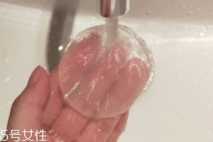 硅膠粉撲怎么清洗？勿用熱水洗
