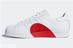 阿迪達(dá)斯情人節(jié)限定版愛(ài)心貝殼頭多少錢(qián)_在哪買(mǎi)？