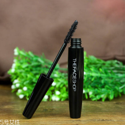 菲詩(shī)小鋪睫毛膏好用嗎？刷睫毛膏要注意這些