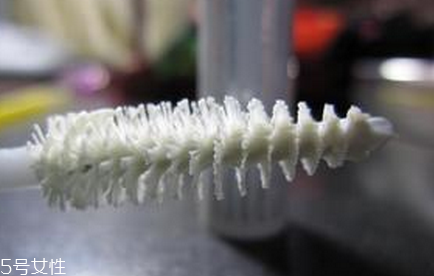睫毛增長液哪個牌子效果好？增長眼睫毛的有效方法