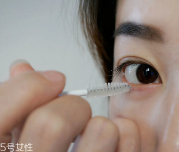 睫毛增長液可以用于眉毛嗎？睫毛增長液還可以涂頭發(fā)