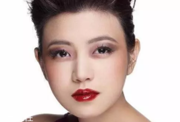 鵝蛋臉適合什么妝容？不適合濃妝