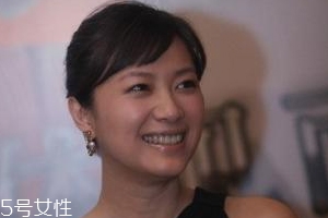皮膚黑怎么選粉底？至少用兩種色號(hào)