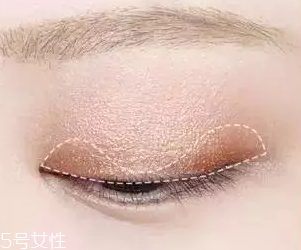 皮膚黑怎么選粉底？至少用兩種色號(hào)