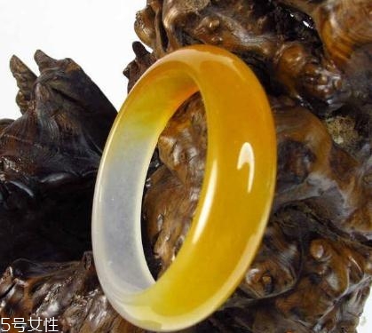 黃龍玉手鐲多少錢？這個(gè)種類的價(jià)值最貴