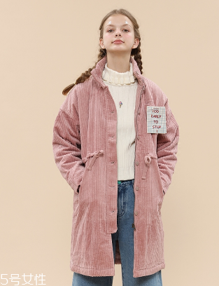 燈芯絨衣服怎么搭配？帶你提升時尚感與高級感