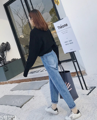 寬松牛仔褲配什么上衣？帶給你不一樣的美感