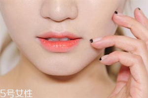 唇紋怎么去除？淡化唇紋的唇膏推薦