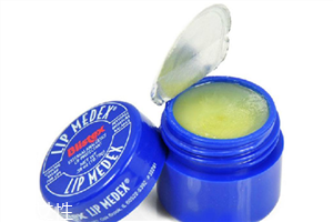 blistex唇膏有哪幾款？使用唇膏應(yīng)該適量