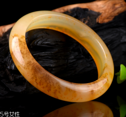 黃龍玉手鐲什么顏色才是最好的？這樣選絕不出錯(cuò)
