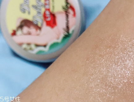 潤唇膏保質(zhì)期是多久？過期的潤唇膏不建議使用