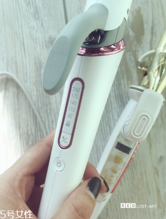 小泉成器陶瓷卷發(fā)棒好用嗎？好用的發(fā)型工具卷發(fā)棒