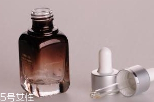 精華液用量越多越好嗎？10款精華提升美肌度