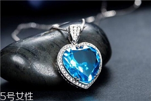 托帕石價(jià)格多少錢一克？明星最愛的托帕石