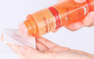 痘痘反復(fù)長(zhǎng)是什么原因？基礎(chǔ)護(hù)膚不夠用心
