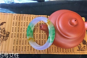 翡翠手鐲怎么看水頭？行家教你這樣挑