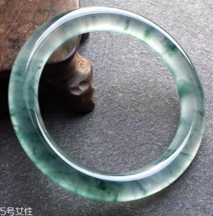 翡翠手鐲怎么看水頭？行家教你這樣挑