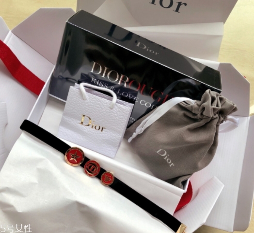 迪奧2018情人節(jié)限量多少錢？love kiss情人節(jié)口紅試色
