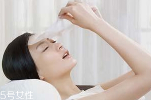 怎么揭面膜不扯大毛孔？掌握方向很重要