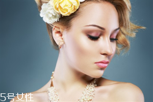 發(fā)量多女生適合什么發(fā)型？形象百變的你