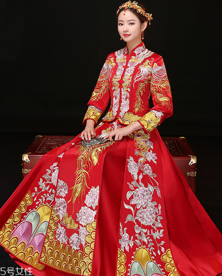 中式秀禾服和西式婚紗哪個好看？打造完美新娘