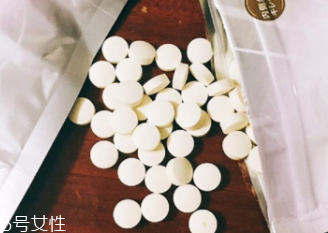 臉上有斑點(diǎn)怎么去除？食療/精華/面膜三管齊下