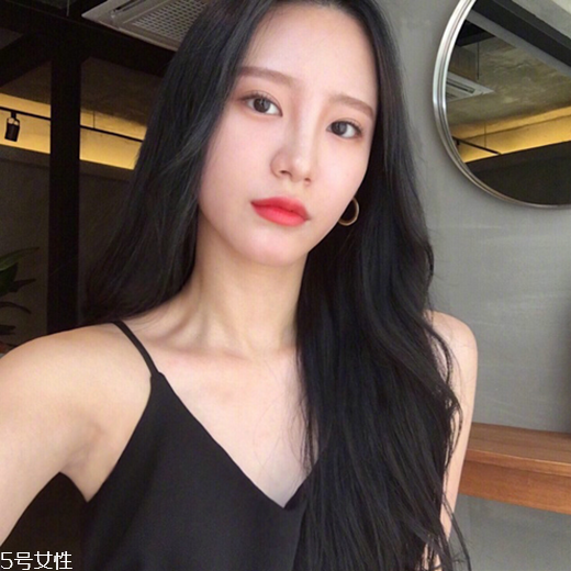 發(fā)量多女生適合什么發(fā)型？形象百變的你