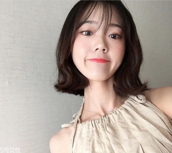 外翹短發(fā)適合什么臉型？再燙內扣你就out了