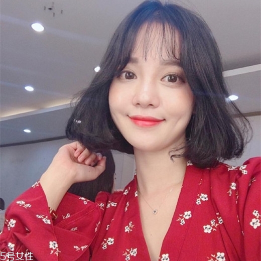 發(fā)量多女生適合什么發(fā)型？形象百變的你