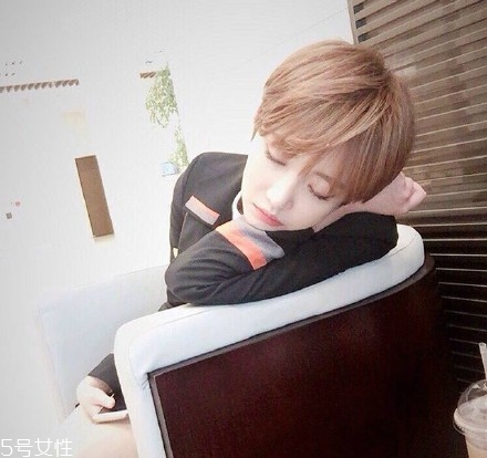 短發(fā)適合扎什么發(fā)型？剪短發(fā)這么好看