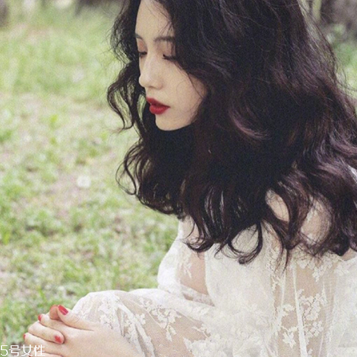 發(fā)量多女生適合什么發(fā)型？形象百變的你