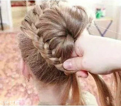 小女孩扎什么頭發(fā)好看？小公主發(fā)型大全