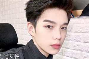 2018男生流行什么發(fā)型款式？2018男生染發(fā)顏色推薦