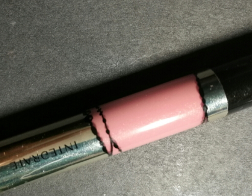 唇彩和口紅哪個危害大？