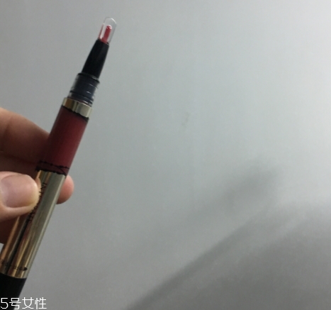 唇彩可以帶上飛機嗎？不用過于擔心