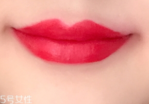 唇彩怎么涂？按照步驟涂抹