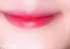 唇彩怎么涂？按照步驟涂抹