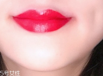 唇彩怎么涂？按照步驟涂抹