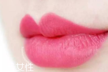 怎么涂口紅不顯唇紋？關(guān)鍵是做好打底
