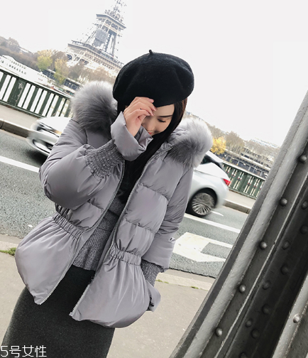 短款羽絨服怎么搭配？小個子女生的顯高利器
