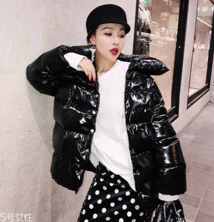 短款羽絨服怎么搭配？小個子女生的顯高利器